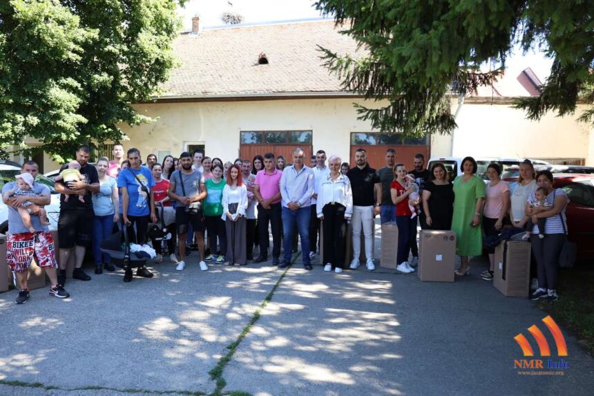 Predsednik Meljanac uručio auto-sedišta za najmlađe