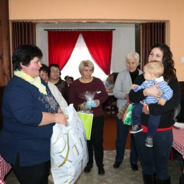 Daruju bebe i monahe