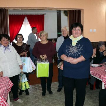 Udruženje „Banatsko jagnje“ darivalo bebe u Boki