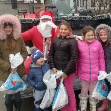 Deda-Mraz_04 Zemljoradnička zadruga “Sloga” u duhu vrednosti porodice, dece i tradicije ispraća staru i dočekuje novu godinu!