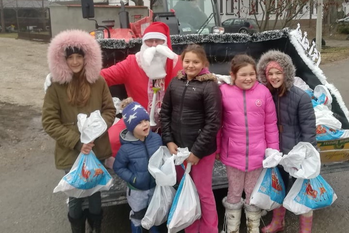 Deda-Mraz_04 Zemljoradnička zadruga “Sloga” u duhu vrednosti porodice, dece i tradicije ispraća staru i dočekuje novu godinu!