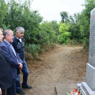 Sveća sećanja za poginulog oficira Crvene Armije u Sečnju