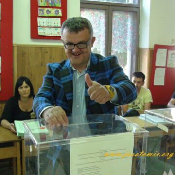 Stotinu knjiga najmlađima na dar