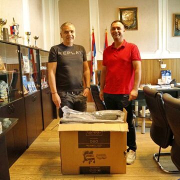 Predsednik Meljanac uručio dečja kolica porodici Miloš