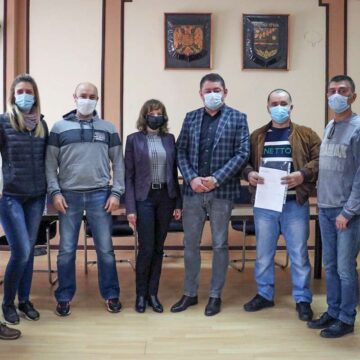 Kuce_za_izbeglice_0 Rađenović uručio Ugovore o dodeli bespovratnih sredstava za kupovinu kuća