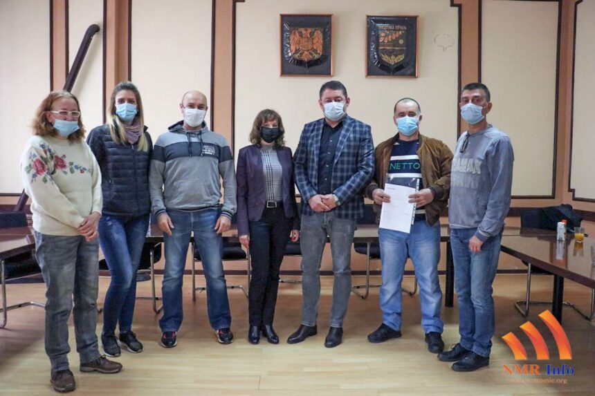 Rađenović uručio Ugovore o dodeli bespovratnih sredstava za kupovinu kuća