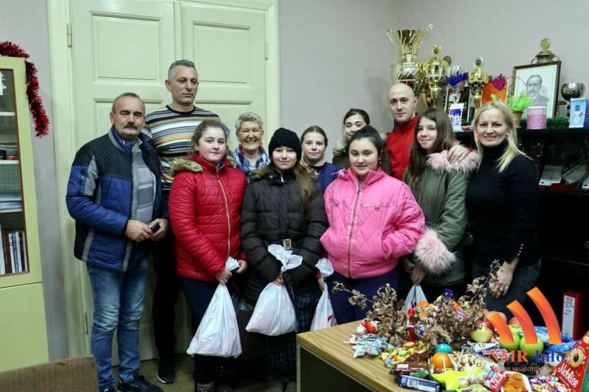 Korinđanje i podela paketića u MZ Jaša Tomić