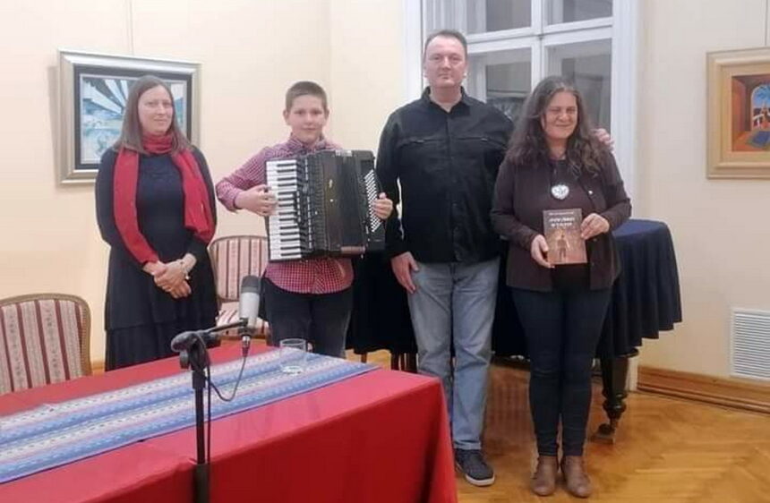 Maslina_i_tama_1 Objavljeno treće izdanje „Maslina i tama“ Željka Vujadinovića