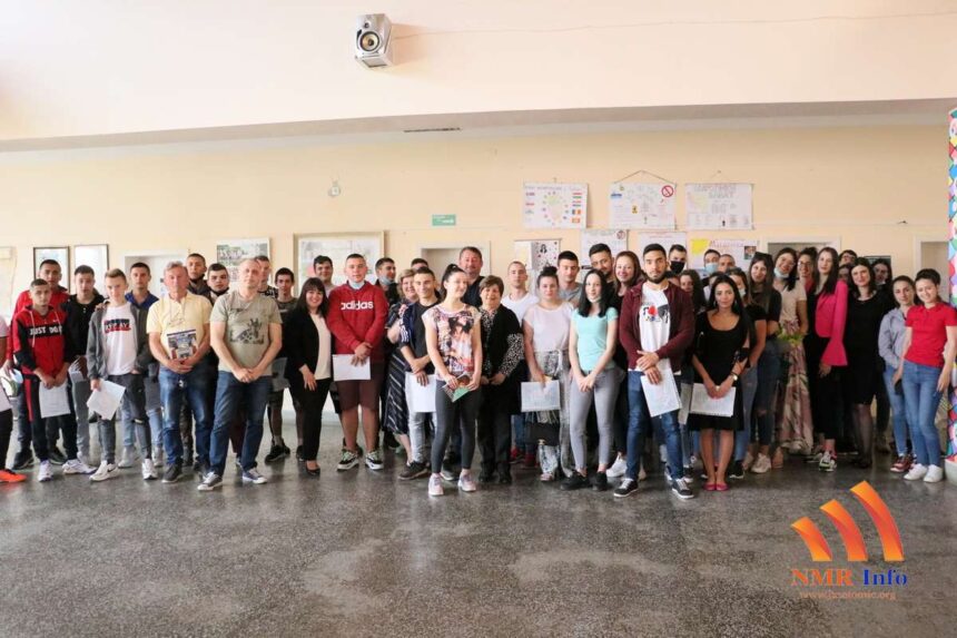 Maturanti_Secanj_01 Srednja škola „Vuk Karadžić“ ispratila svoje maturante