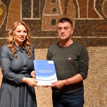 Miroslav-Papic-2 Uručeni sertifikati predstavnicima jedinica lokalnih samouprava za uspešno završenu obuku „Jačanje kapaciteta i partnerstava za upravljanje migracijama u Srbiji“