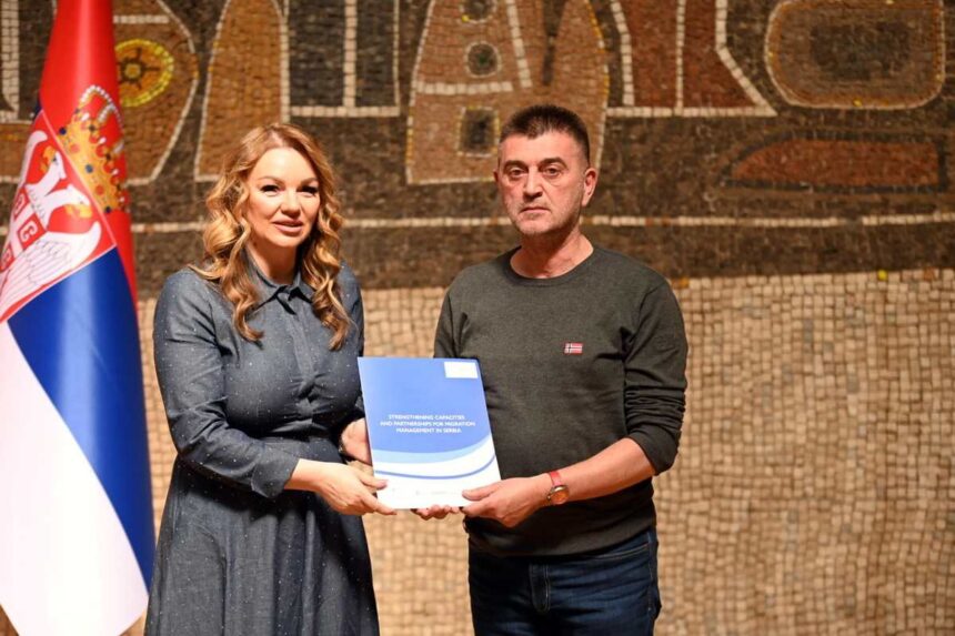 Miroslav-Papic-2 Uručeni sertifikati predstavnicima jedinica lokalnih samouprava za uspešno završenu obuku „Jačanje kapaciteta i partnerstava za upravljanje migracijama u Srbiji“