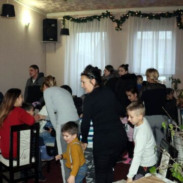 Podela paketića u Mrvici
