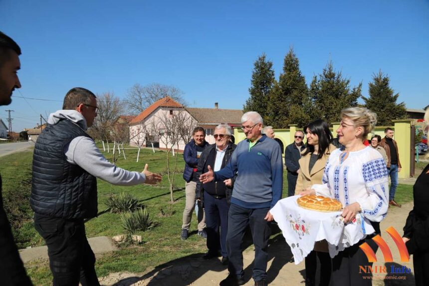 Ministar Nedimović i pokrajinski sekretar Božić posetili gazdinstvo porodice Žurž
