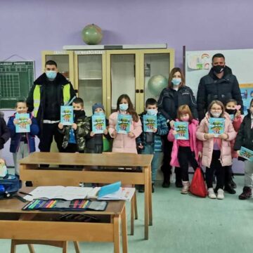 Knjiga “Pažljivko” za đake prvake