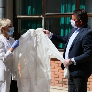 25 HIGIJENSKIH ZAŠTITNIH ODELA ZA DOM ZDRAVLJA SEČANJ