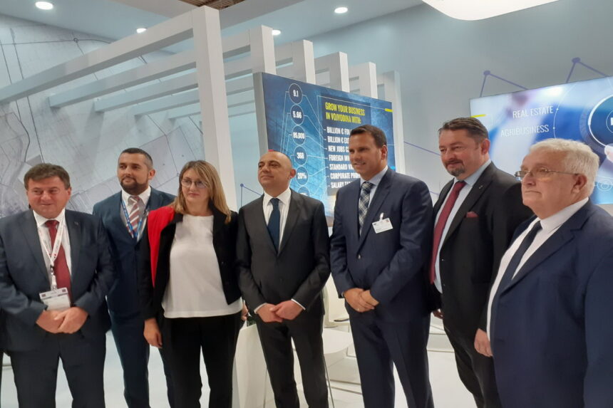 Radjenovic_1 Rađenović sa delegacijom AP Vojvodine na sajmu u Minhenu