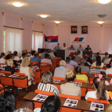 Miloš Vučević, podpredsednik stranke na sednici Opštinskog odbora SNS u Sečnju