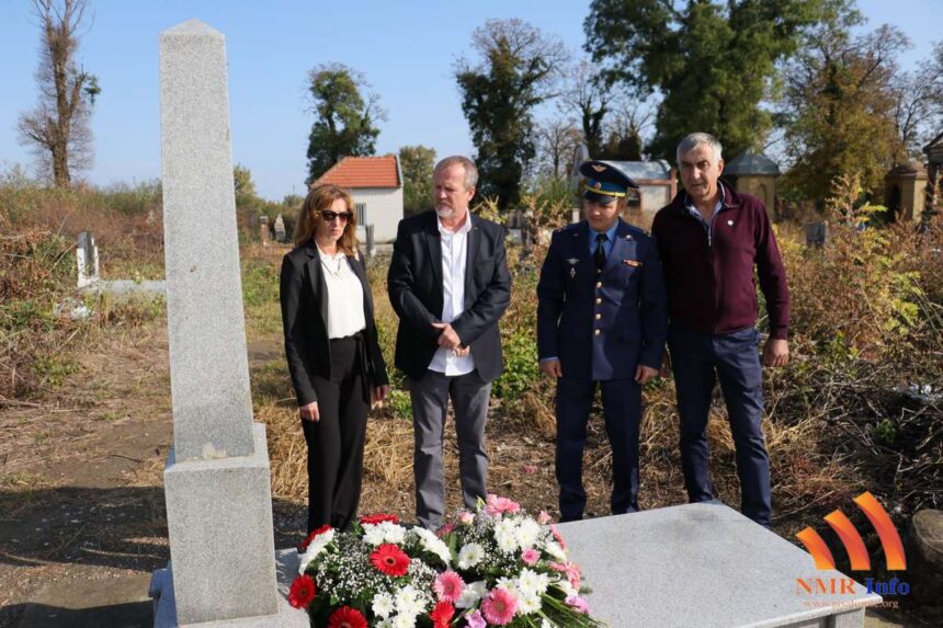 Položeno cveće na spomenik ruskom vojniku u Sečnju