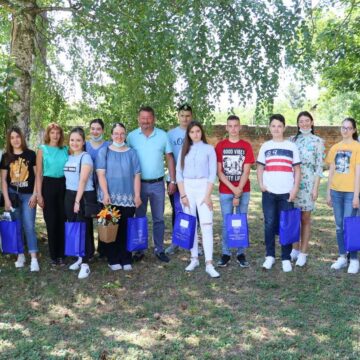 Vidovdanske nagrade opštine Sečanj za najbolje učenike