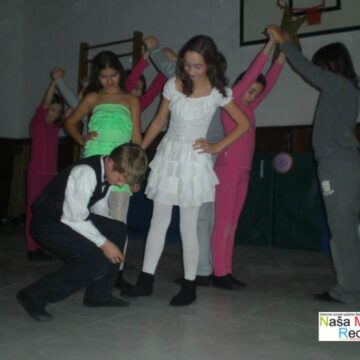 Igraju na srpskom i engleskom