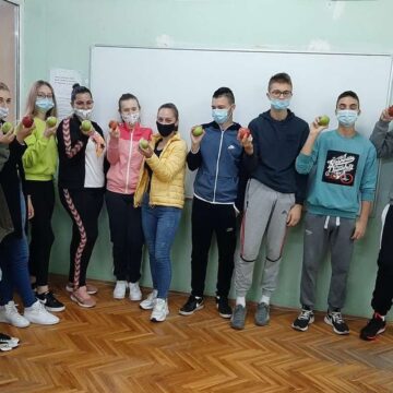 Srednja škola „Vuk Karadžić“ obeležila Dan zdrave hrane
