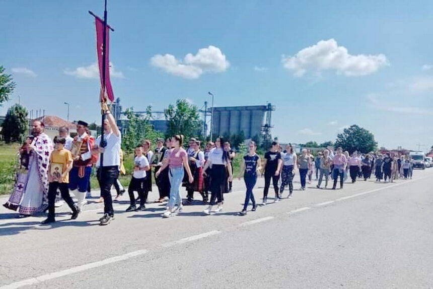 Duhovska litija u Sečnju