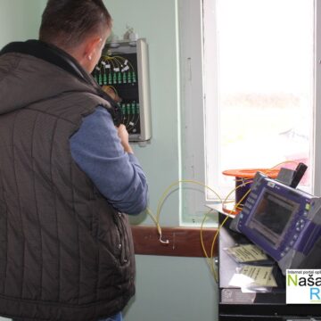 Postavljen optički kabl