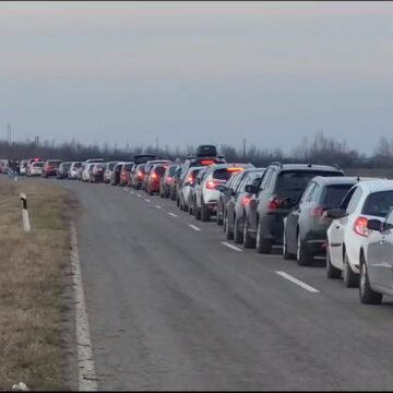 Gužva pred novogodišnje praznike na međunarodnom graničnom prelazu Jaša Tomić – Fenj