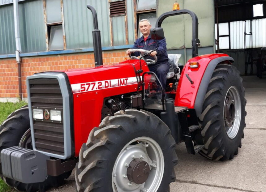 Prvi traktor iz pogona u Jarkovcu