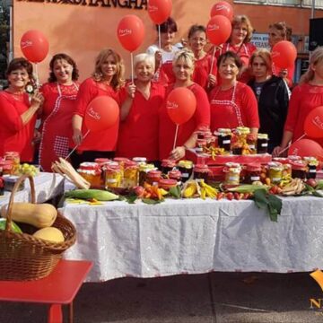 Prodaja proizvoda koje su napravile vredne ruke sečanjskih žena
