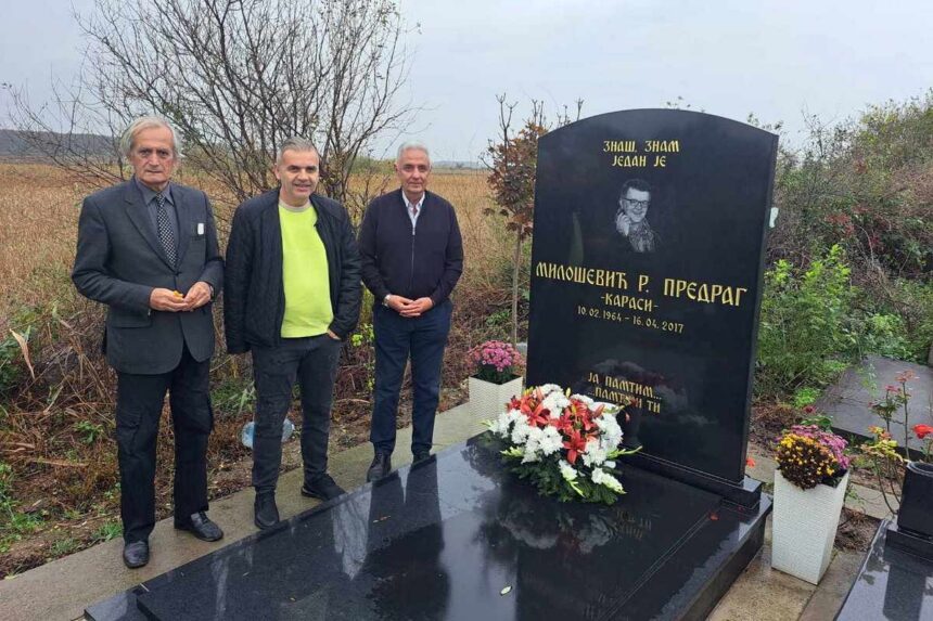 Položeno cveće na grob pokojnog predsednika Predraga Miloševića Karasija