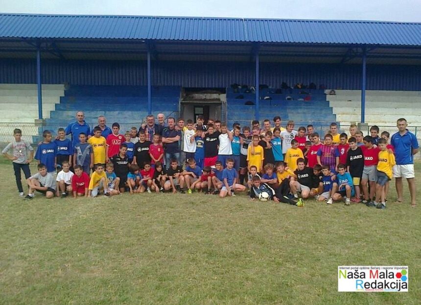 Karasi sa polaznicima škole fudbala