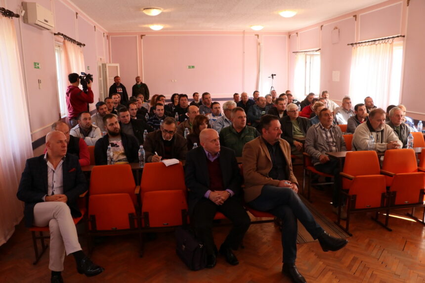 Održana tribina o uređenju poljoprivrednog zemljišta u Sečnju