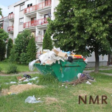 Kontejneri puni tri nedelje