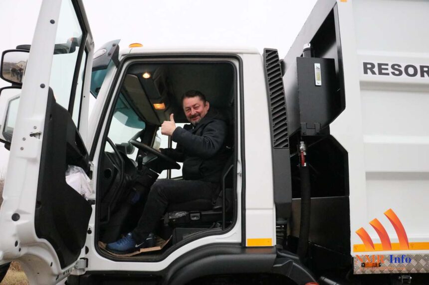 Sečanjskim komunalcima novo vozilo za odvoz smeća