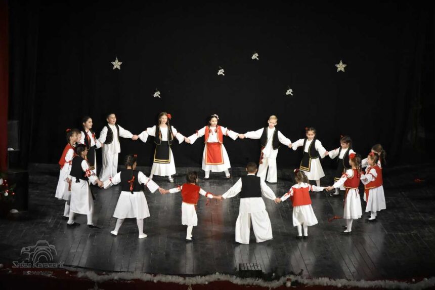Održan veliki novogodišnji koncert folklora
