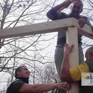 Lovci grade letnjikovac