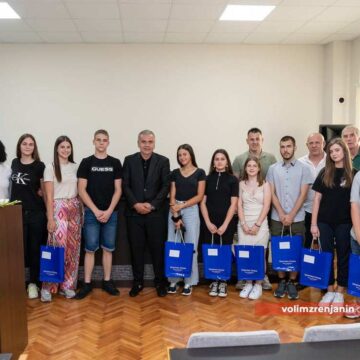 Predsednik Meljanac uručio Vidovdanske nagrade za 2024. godinu najboljim učenicima