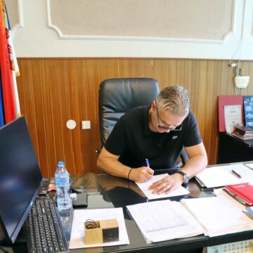 Predsednik Meljanac potpisao ugovore za kupovinu seoskih kuća