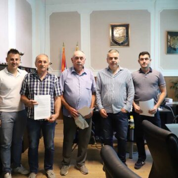 Predsednik Meljanac uručio ugovore