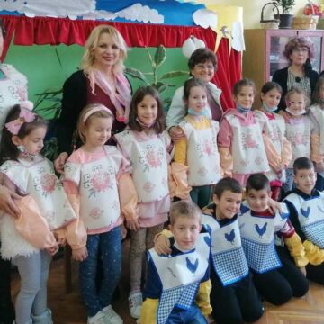 nas-osmeh-1 Udruženje žena “Naš osmeh” daruje đake prvake