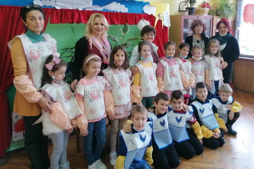 Udruženje žena “Naš osmeh” daruje đake prvake