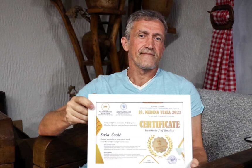 pcelari-1 Naši pčelari i ove godine osvojili medalje na sajmu pčelarstva u Tuzli