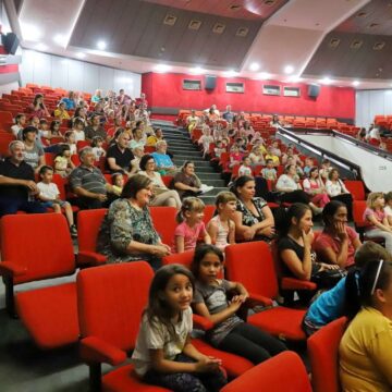 Populaciona komisija opštine Sečanj obezbedila školske pakete za đake prvake