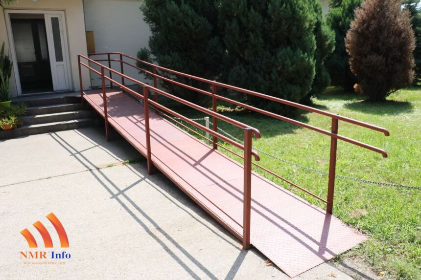 Opština Sečanj postavila rampu prilagođenu osobama sa invaliditetom