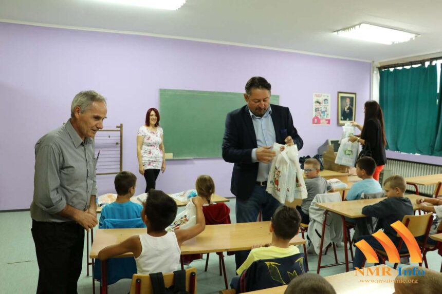 Predsednik Rađenović obišao đake prvake