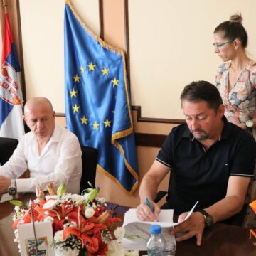 rasveta-12 Rađenović potpisao prvi Javni ugovor iz oblasti javno – privatnog partnerstva