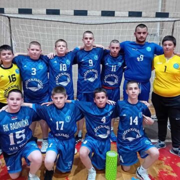 Mladi rukometaši zabeležili pobedu u Banatskom Karlovcu