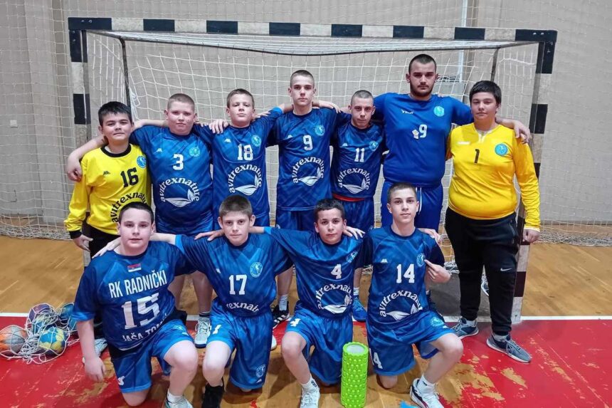 skola_rukometa_1 Mladi rukometaši zabeležili pobedu u Banatskom Karlovcu