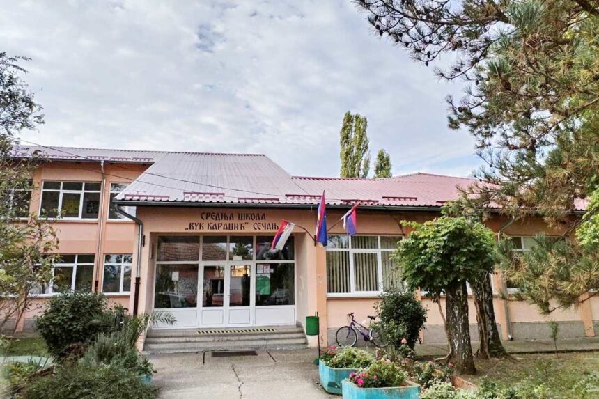 srednja_skola_secanj_1 Završeno investiiciono odžavanje krova na srednjoj školi